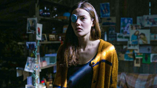 The Girl in the Mirror (Alma)